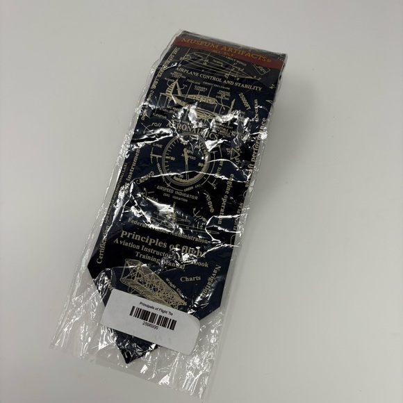 Museum Artifacts Men's Necktie Tie Silk Principles of Flight Diagrams NWT - Picture 6 of 7